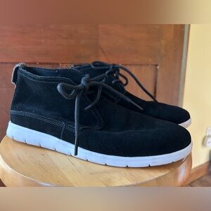 Tread lite Ugg black shoes